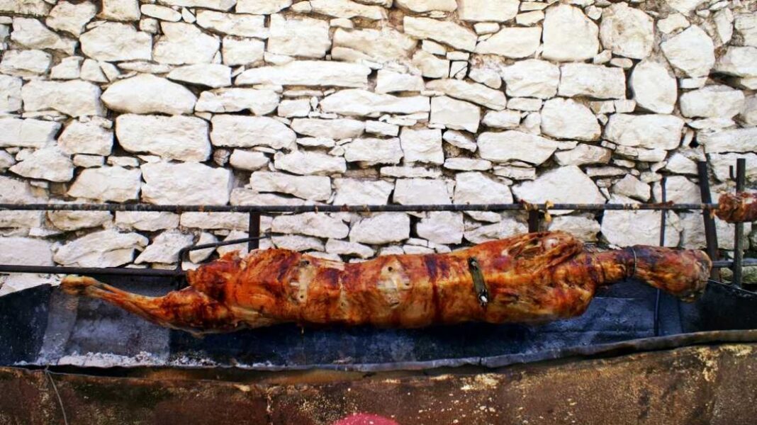 Γιατί τρώμε αρνί το Πάσχα; - Cibum.gr