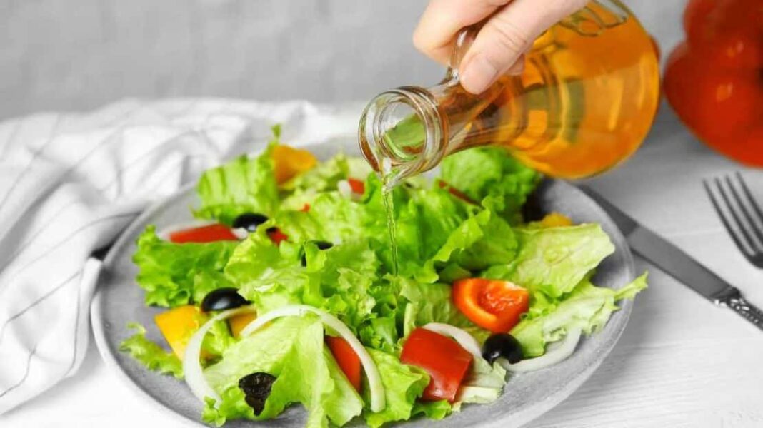 Γιατί πρέπει να πίνουμε λίγο ξύδι πριν το γεύμα μας - Cibum.gr