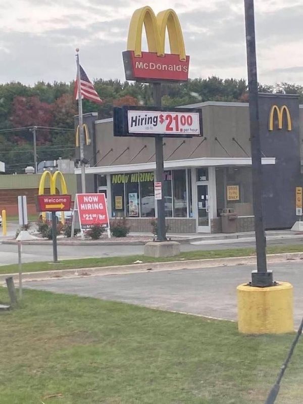 McDonald’s: Πληρώνουν 21 δολάρια την ώρα για να βρουν υπαλλήλους! - Cibum.gr