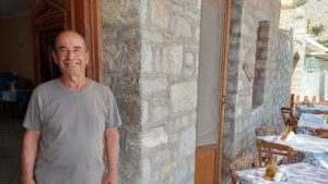 Μ. Κυπριώτης: Ο οικοδεσπότης της Μαραθούντας Σύμης, που τα "έχει κάνει όλα, εκτός από ληστείες!" - Cibum.gr