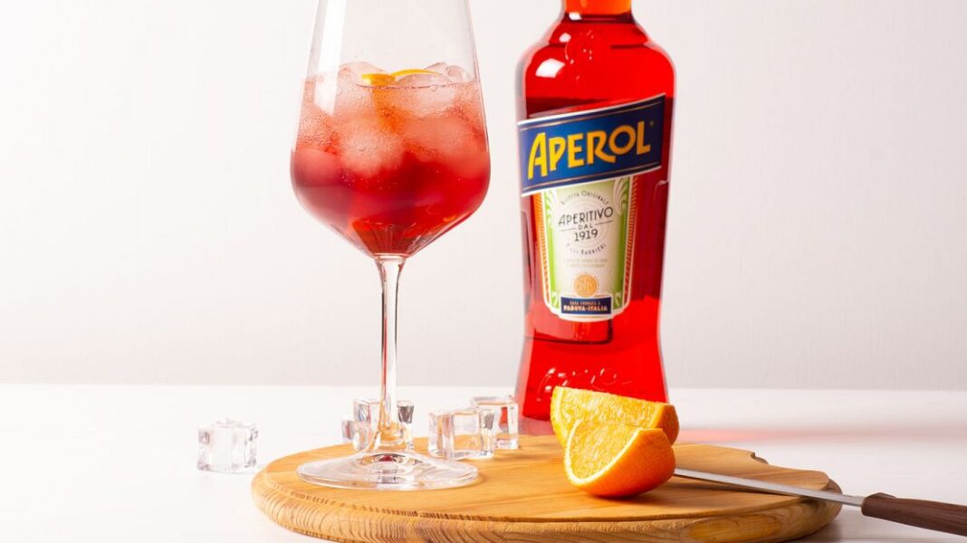 Το Aperol άλλαξε μπουκάλι για πρώτη φορά από το 1919 - Cibum.gr