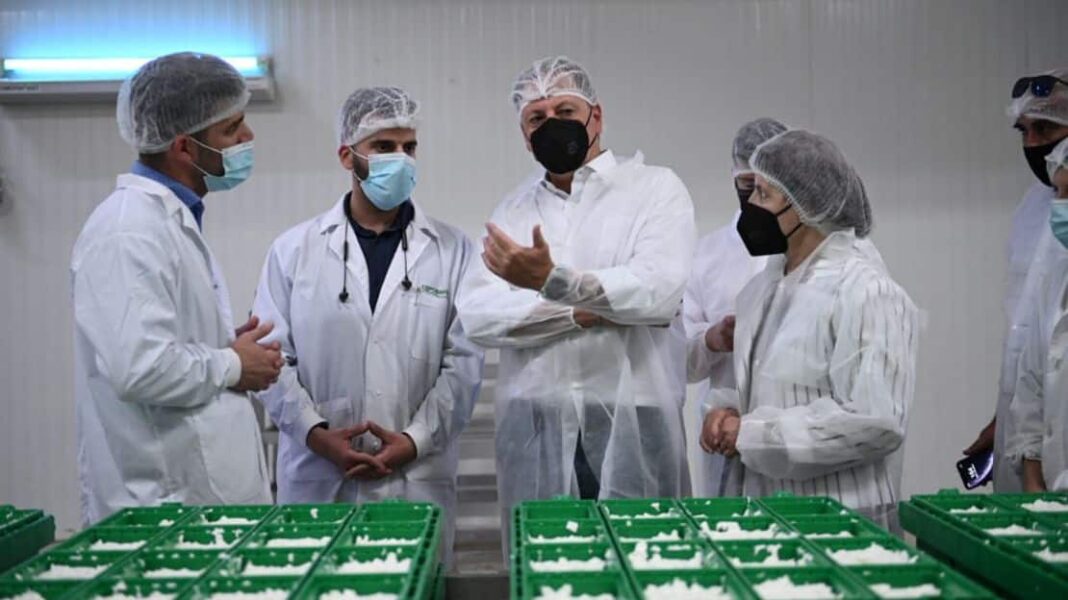 ΕΒΡΟΦΑΡΜΑ: επίσκεψη του ΥΠΑΑΤ Σ. Λιβανού στις εγκαταστάσεις της γαλακτοβιομηχανίας - Cibum.gr