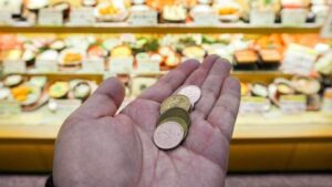 Περιορισμοί πώλησης ανθυγιεινών τροφίμων: Επηρεάζονται 6 στις 10 επιχειρήσεις στη Βρετανία  - Cibum.gr