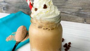 Mocha Frappe: Διαιτητικός Freddoccino - Συνταγή για light πρωινό ρόφημα υψηλής πρωτεΐνης - Cibum.gr