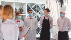 Ξενοδοχοϋπάλληλοι: τι προβλέπεται για τους ανεμβολίαστους - Cibum.gr