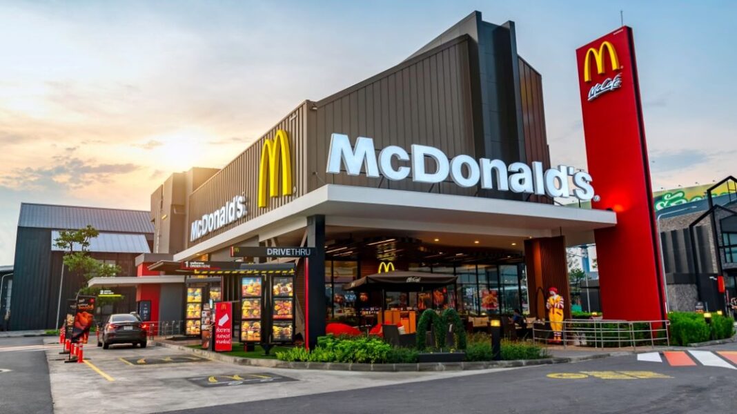 H McDonald's προσπαθεί να προσελκύσει εργαζόμενους δίνοντας σημαντικά κίνητρα - Cibum.gr