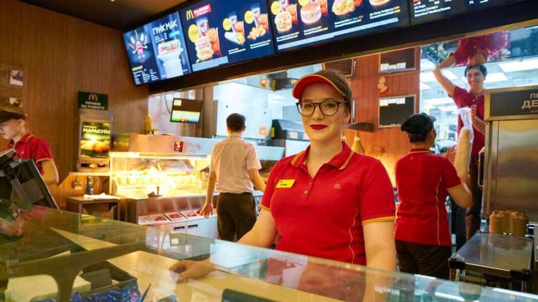 McDonald’s:  αυξάνει τους μισθούς για να βρει υπαλλήλους - Cibum.gr