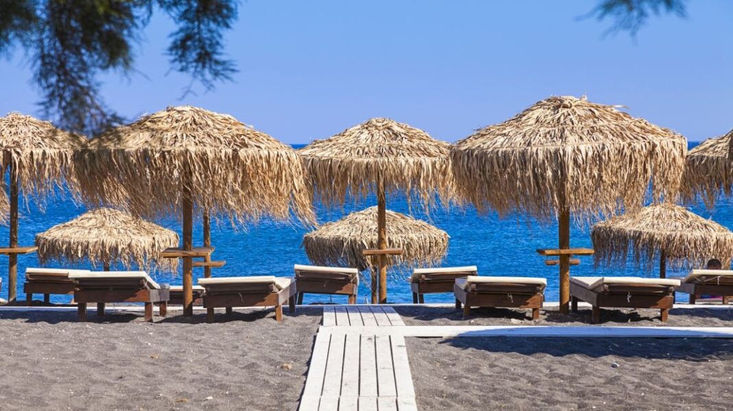 Τα τρία καλύτερα beach bar της Σαντορίνης - Cibum.gr