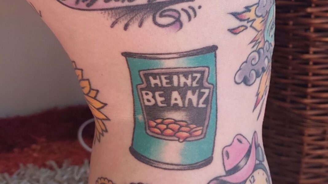 28χρονη έκανε τατουάζ με τα… φασόλια Heinz! - Cibum.gr