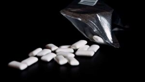 Τελικά είναι καλό να μασάμε τσίχλα; Ισχύει ότι βοηθά στην απώλεια βάρους και στη μείωση τους άγχους; - Cibum.gr