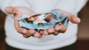 Πρώτο ένσημο: Πώς θα δοθούν τα 1.200 ευρώ για τους νέους εργαζόμενους - Cibum.gr