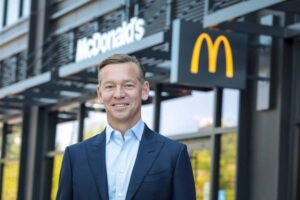 McDonald’s: Γιατί ο CEO της πολυεθνικής αναγκάστηκε να ζητήσει συγνώμη - Cibum.gr