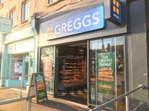 Greggs: Ελλείψεις σε vegan λουκάνικα λόγω των προβλημάτων στην αλυσίδα εφοδιασμού - Cibum.gr