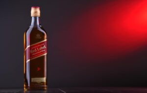Johnnie Walker: Ξεκινούν οι ψηφιακές δοκιμές για το νέο μπουκάλι - Cibum.gr