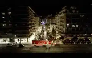 Έφτασε στην Αθήνα το χριστουγεννιάτικο φορτηγό της Coca Cola - Cibum.gr