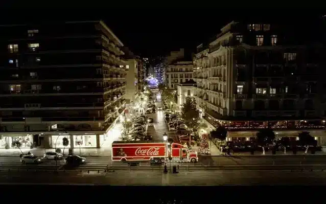 Έφτασε στην Αθήνα το χριστουγεννιάτικο φορτηγό της Coca Cola - Cibum.gr