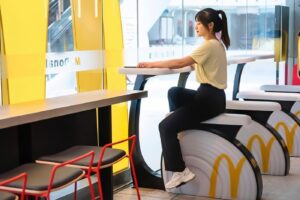 McDonald's: Ποδήλατα γυμναστικής στους πελάτες ώστε να καίνε θερμίδες όσο τρώνε - Βίντεο - Cibum.gr