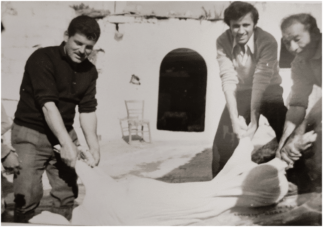 Τα χοιροσφάγια τσι Κρήτης παραμονή Χριστουγέννων - Cibum.gr