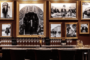"45 Wine & Whiskey": Το νέο θεματικό μπαρ με θέμα τον Ντόναλντ Τραμπ - Cibum.gr