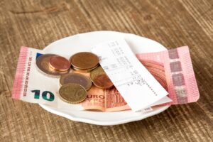 Διεθνή: Εστιατόριο κατηγορήθηκε ότι μοίρασε σε διευθυντές τα φιλοδωρήματα των εργαζομένων - Cibum.gr