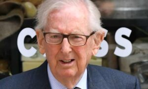 John Sainsbury: Ποιος ήταν ο γίγαντας της βιομηχανίας σουπερμάρκετ που πέθανε στα 94