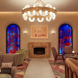 Ξενάγηση στο bar “The Red Room” του ξενοδοχείου The Connaught στο Λονδίνο