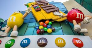 Τα M&Ms αποκτούν χαρακτήρα και εγκαινιάζουν ένα παγκόσμιο πρόγραμμα κοινωνικής ένταξης