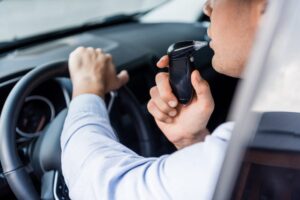 ΕΕ: Υποχρεωτική η τοποθέτηση αλκοολόμετρου στα ΙΧ