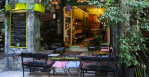 «Cafe Bar 67»: Ουκρανικό εστιατόριο στα Εξάρχεια επισκέφθηκε η Κ. Σακελλαροπούλου