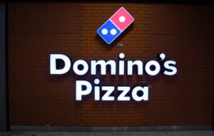 Η βρετανική Domino’s Pizza προσπαθεί να αντιμετωπίσει την εκτόξευση της τιμής του σιταριού