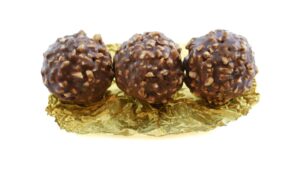 Σε αδιέξοδο η Ferrero Rocher λόγω έλλειψης φουντουκιών – Ποια προϊόντα απειλούνται από την κλιματική αλλαγή