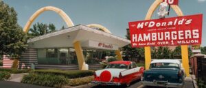 H ιστορία των McDonald’s: Όλα ξεκίνησαν από ένα κιόσκι που πουλούσε Hot dog!