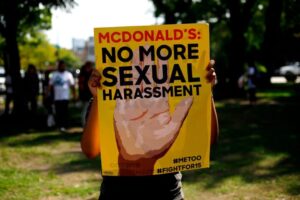 McDonald’s ΗΠΑ: Αποζημίωση 1,5 εκατ. δολαρίων για τα θύματα σεξουαλικής παρενόχλησης
