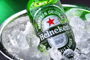 Η Heineken θα περικόψει 5.000 – 6.000 θέσεις εργασίας