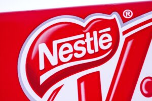 Nestle: Τέλος οι διαφημίσεις τροφίμων και ποτών με πρόσθετα  σάκχαρα σε παιδιά