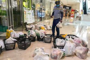 Η επισιτιστική κρίση της Σαγκάης αδειάζει τα σουπερμάρκετ του Πεκίνου – Εξαφανίστηκε ακόμα και το αλάτι