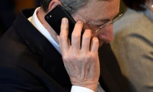 Μ. Ντράγκι: «Έψαξα τον Πούτιν για να του ζητήσω να σταματήσει να μπλοκάρει το σιτάρι που βρίσκεται στις ουκρανικές αποθήκες»