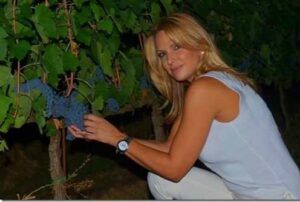 Η τέως πορνοστάρ που έκανε στροφή στην καριέρα της και έγινε επιτυχημένη οινοποιός