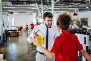 Office Jerk: Bullying στον χώρο εργασίας – Συμβουλές για να σταματήσει ο εργασιακός εκφοβισμός