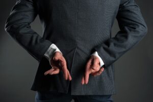 Τα ψεύτικα τα λόγια τα μεγάλα, μου τα ‘πες με το πρώτο σου το γάλα… λαλαλα…