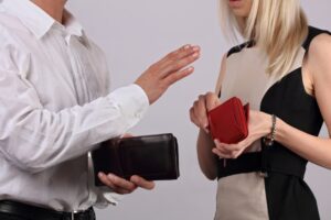 Έξοδος για φαγητό: Ποιος πρέπει να πληρώνει; Ο άντρας ή η γυναίκα;