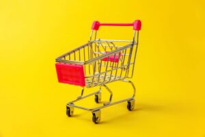 Ακρίβεια: Οι καταναλωτές ξοδεύουν τα ίδια χρήματα, αλλά για λιγότερα και πιο φτηνά είδη