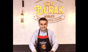 CNZ Burak: Ο χαμογελαστός Τούρκος chef με τις τεράστιες μερίδες, που μαγειρεύει κοιτάζοντας μόνο την κάμερα