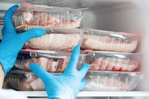 Ο κορωνοϊός μπορεί να επιβιώσει σε κρέας ή ψάρι σε ψυγείο και κατάψυξη για 30 ημέρες!