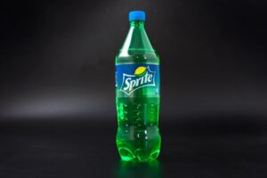 Coca Cola: Τέλος στα πράσινα μπουκάλια της Sprite για λόγους βιωσιμότητας
