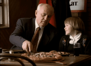 Μ. Γκορμπατσόφ: Η viral διαφήμιση της Pizza Hut και οι αντιδράσεις – video