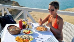 Διακοπές και δίαιτα: 12+1 απλοί τρόποι για να χάσετε βάρος