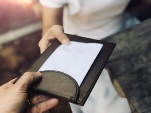 ΑΑΔΕ: Απόκρυψη εισοδήματος 5,15 ευρώ από 14 επιχειρήσεις εστίασης