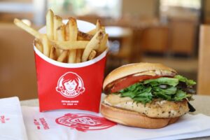 Wendy’s: αφαιρεί τα μαρούλια από τα σάντουιτς λόγω πιθανής παρουσίας E.Coli