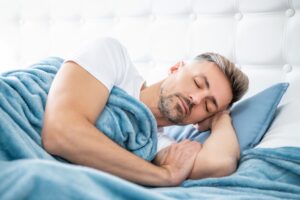 Γιατί ο μεσημεριανός ύπνος, σχετίζεται με υψηλή πίεση και κίνδυνο εγκεφαλικού
